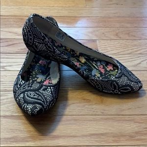 Black and Tan lace Rocketdog flats